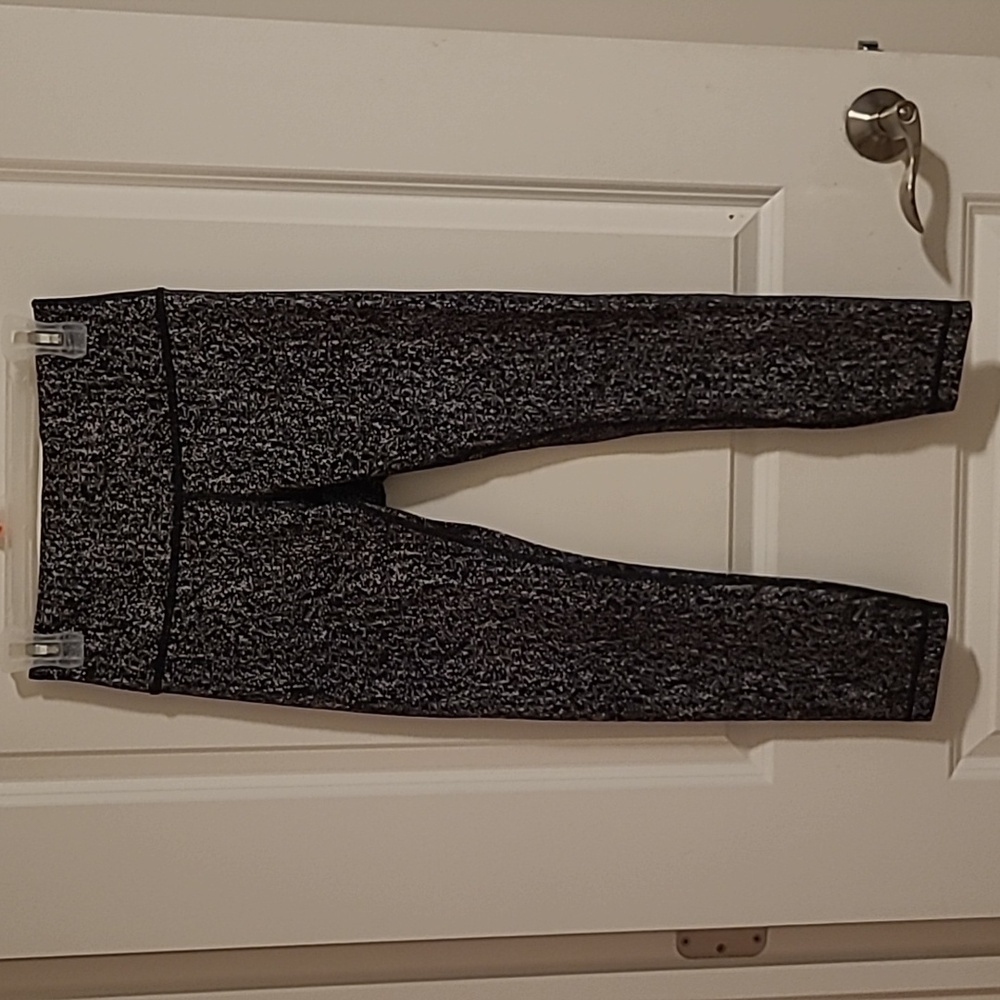 Lululemon black and white leggings
